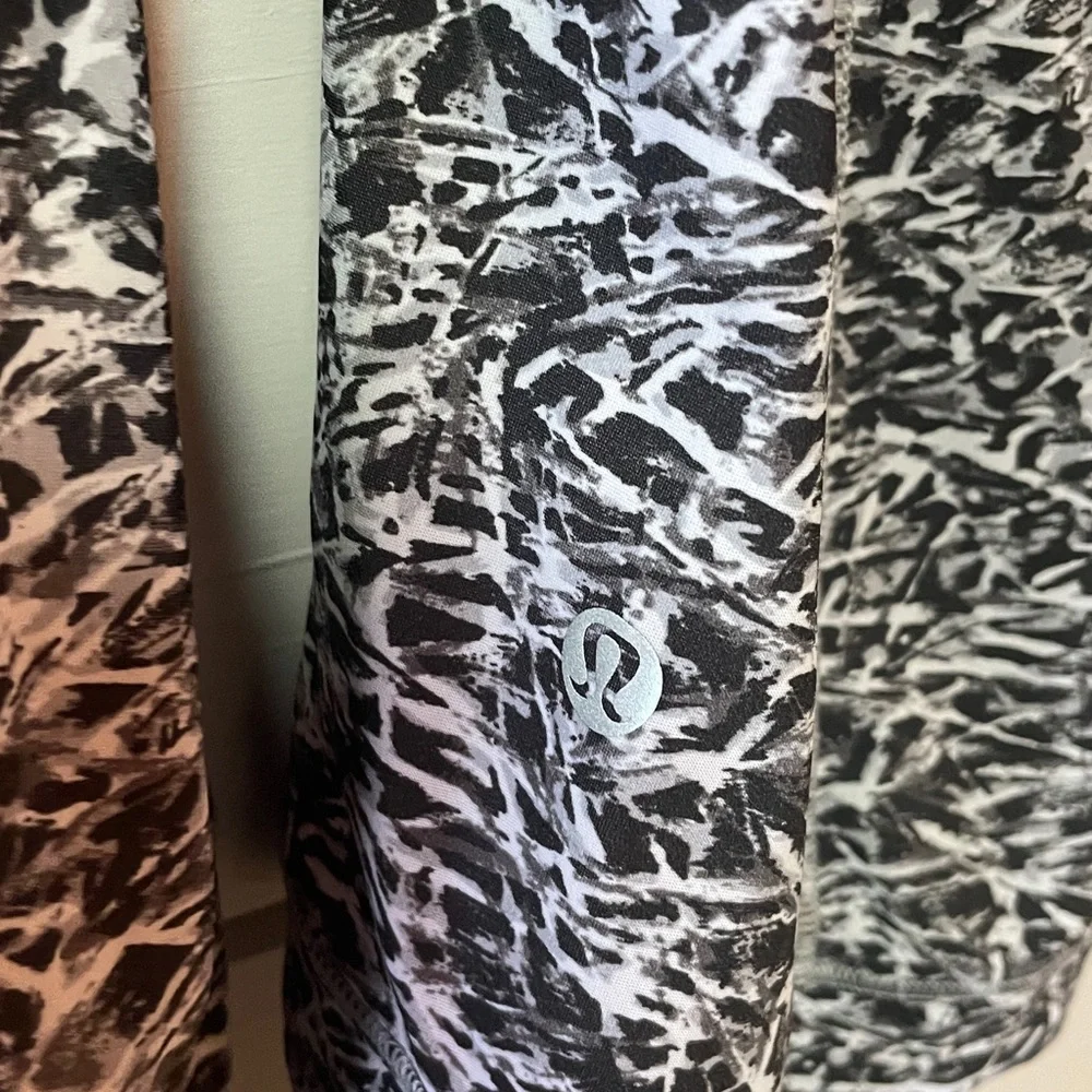 Lululemon Sunaway Runaway 1/2 Zip Size 6/8.